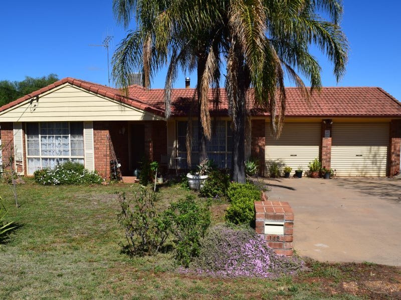 148 Derribong Street, Peak Hill, NSW 2869