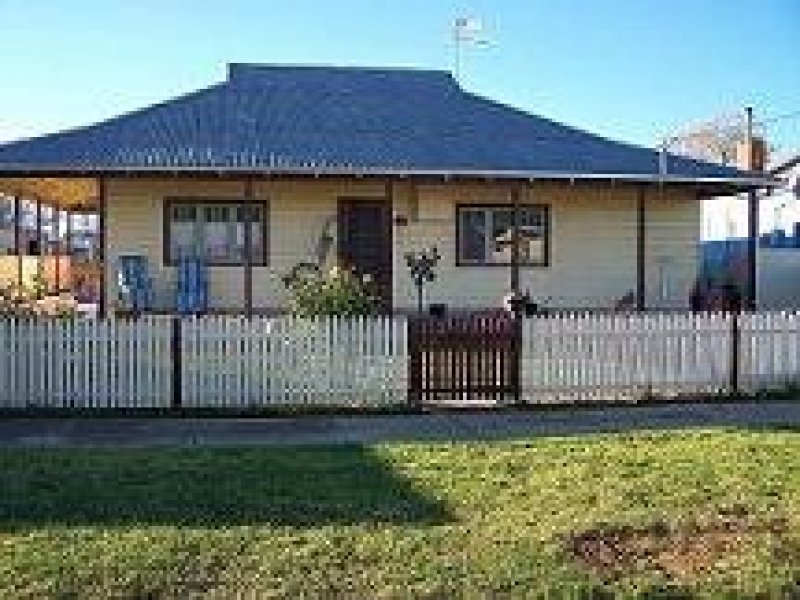 435 Church Street, Hay, NSW 2711