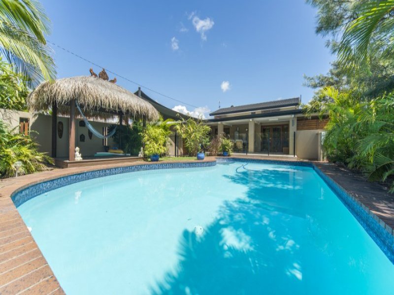 220 Oxley Drive, Coombabah, QLD 4216