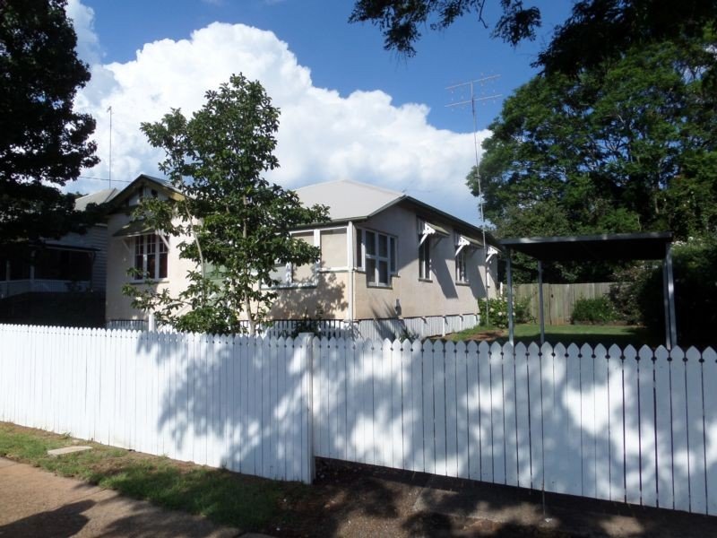 14 Lindsay Street, East Toowoomba, Qld 4350