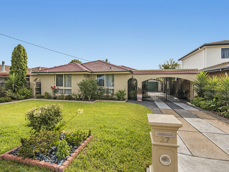 27 Lorimer Street, Melton, Vic 3337 Property Details