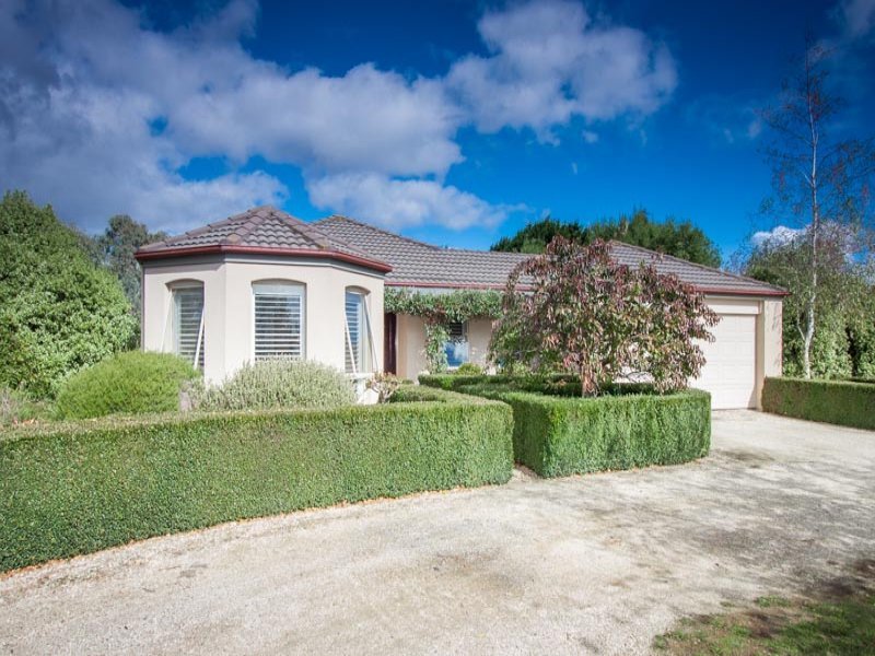 3 Dowie Court, Romsey, Vic 3434 Property Details