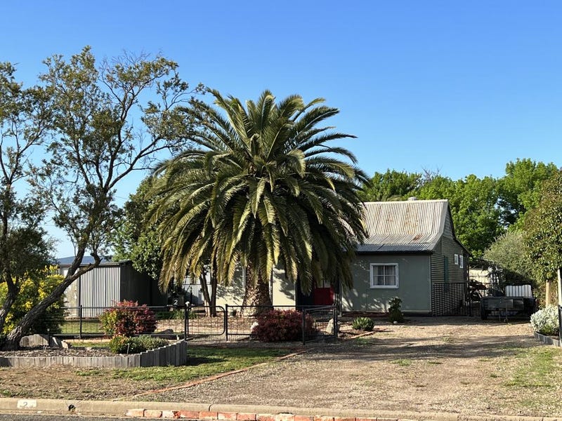 2 Warmatta Street, Finley, NSW 2713 Property Details