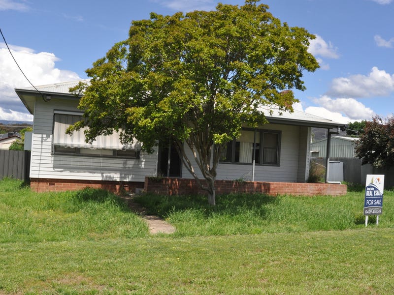 12 Bassett Street, Tumut, NSW 2720