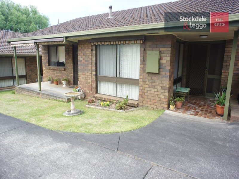 2/11 Young Street, Drouin, Vic 3818 Property Details
