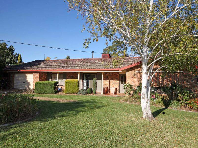 39 Balmoral Cres, Lake Albert, NSW 2650