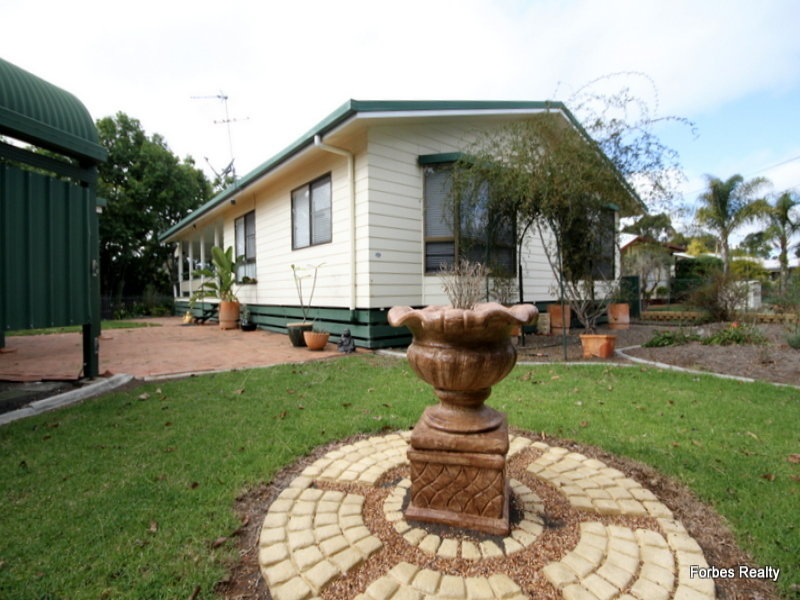 27 College Cres, Dalby, QLD 4405