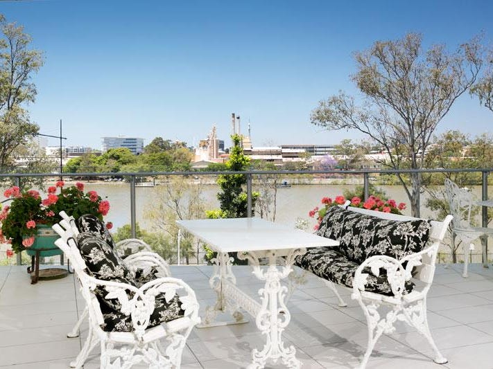 12/205 Coronation Drive, Milton, Qld 4064 Property Details