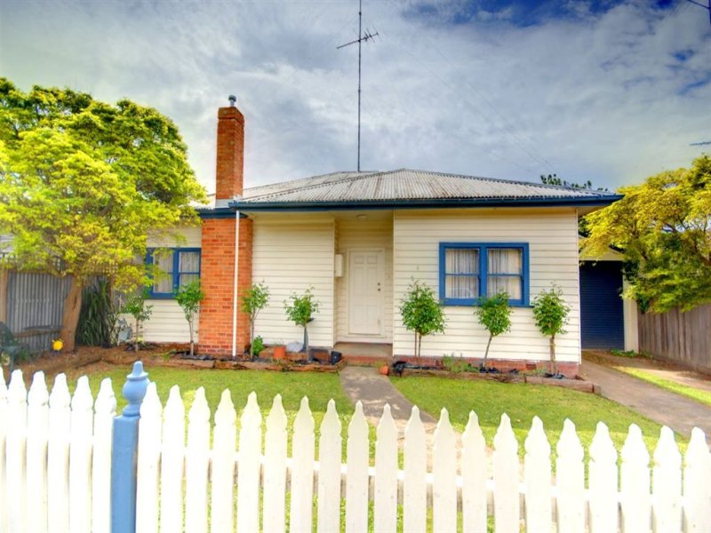 8 College Street, Wendouree, Vic 3355 Property Details