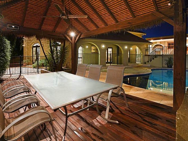 17 Dunbarton Avenue Bundall Qld 4217 Realestate au