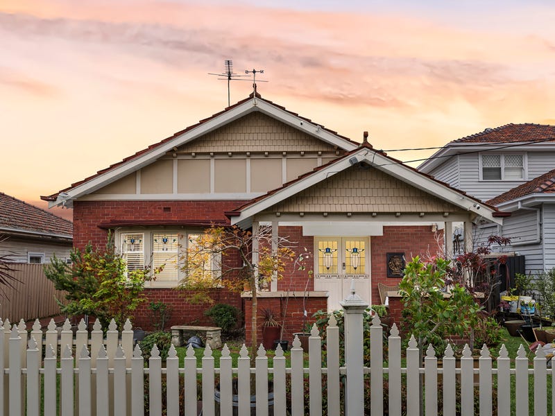 61 Carnarvon Road, Strathmore, VIC 3041