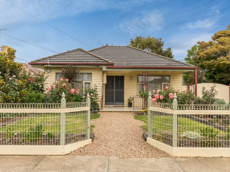 18 Scotsburn Grove, Werribee, VIC 3030