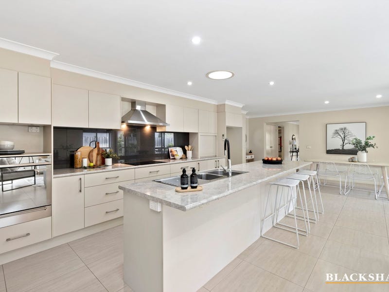 5 John Penn Drive, Tomakin, NSW 2537 Property Details