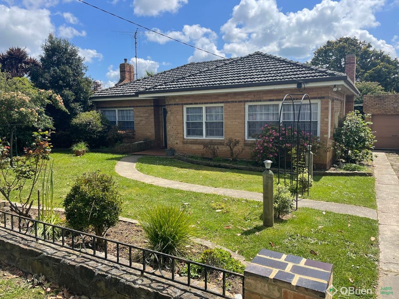 9 Young Street, Drouin, VIC 3818