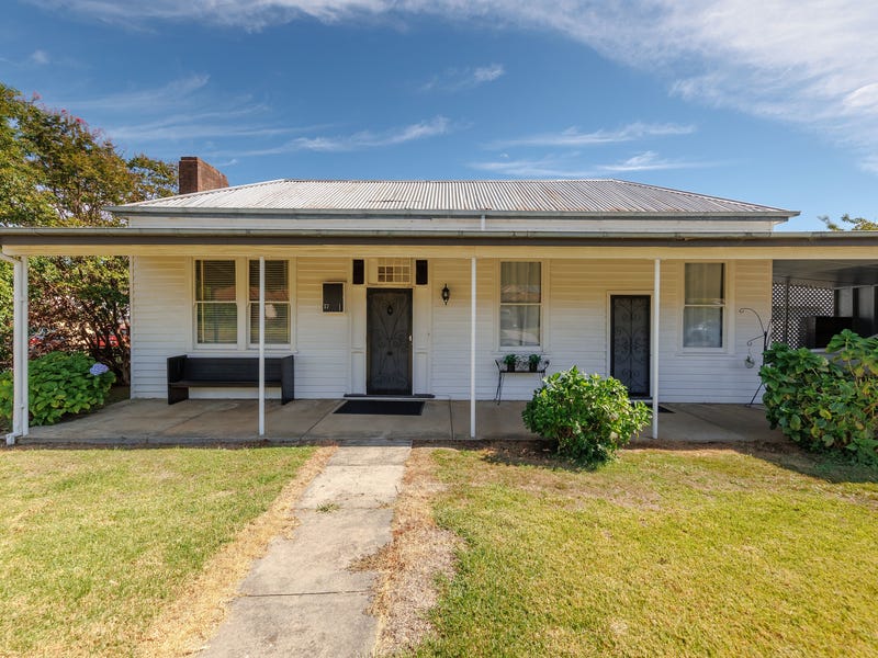 17 Akuna Avenue, Tallangatta, Vic 3700 House for Sale