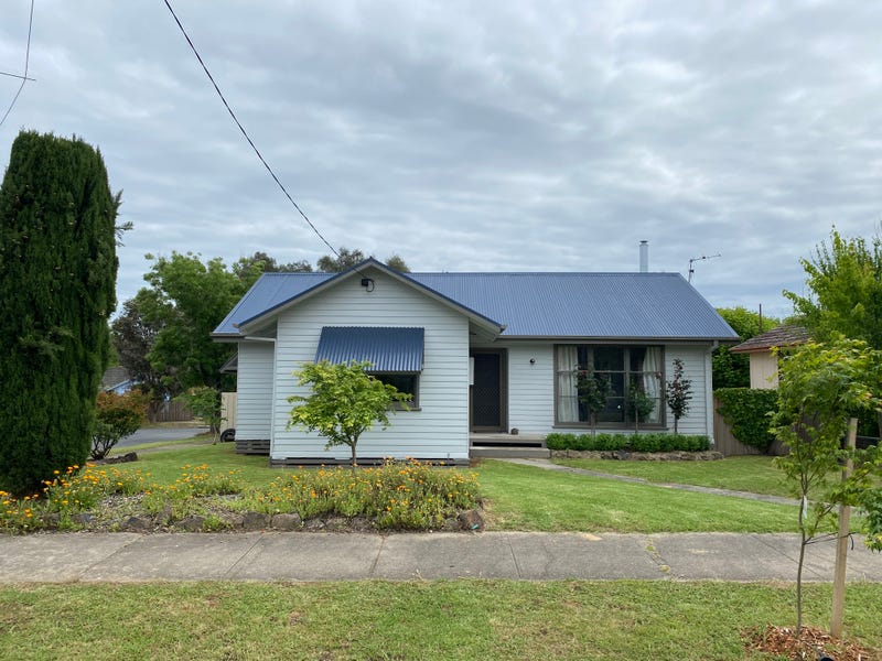 30 Hamilton Cres, Corryong, VIC 3707