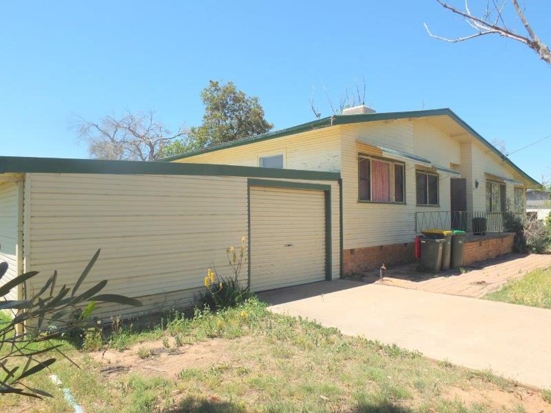 2 Wade Street, Narrabri, NSW 2390 House for Sale