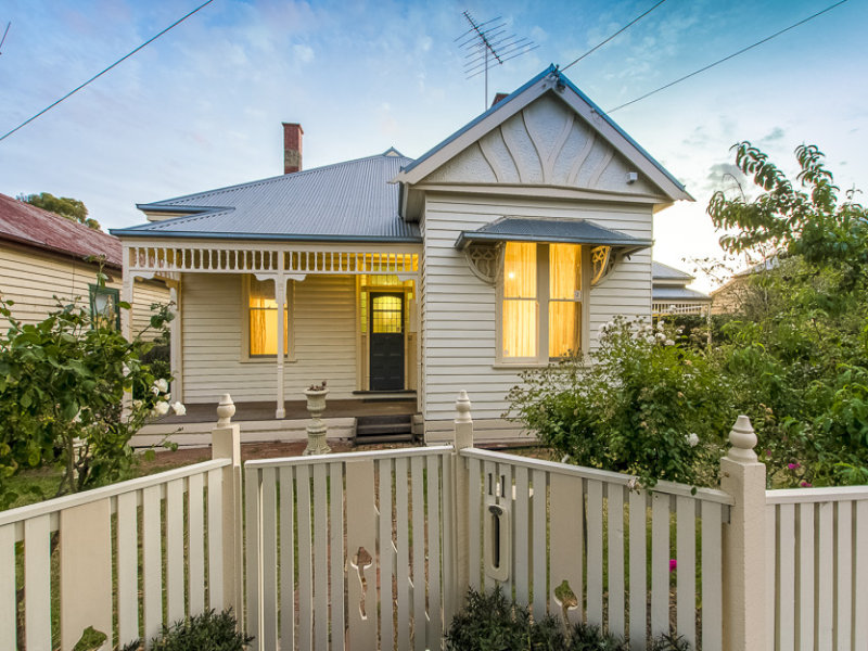 11 Waratah Street, Geelong West, VIC 3218