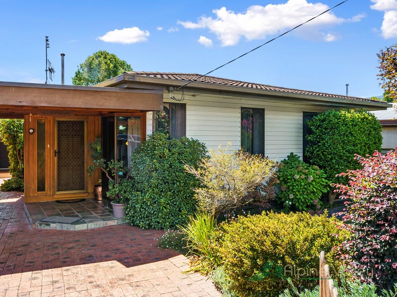 81 Lakeside Avenue, Mount Beauty, VIC 3699