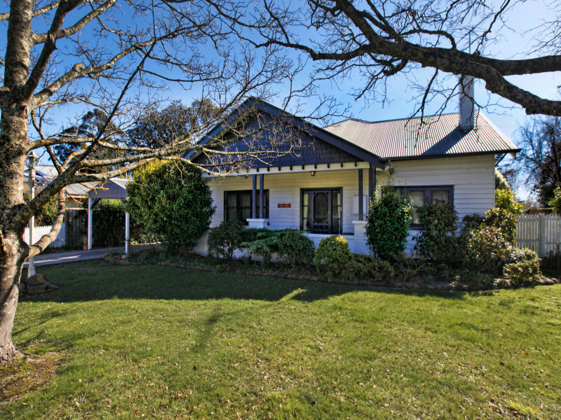 5 Ashbourne Road, Woodend, VIC 3442