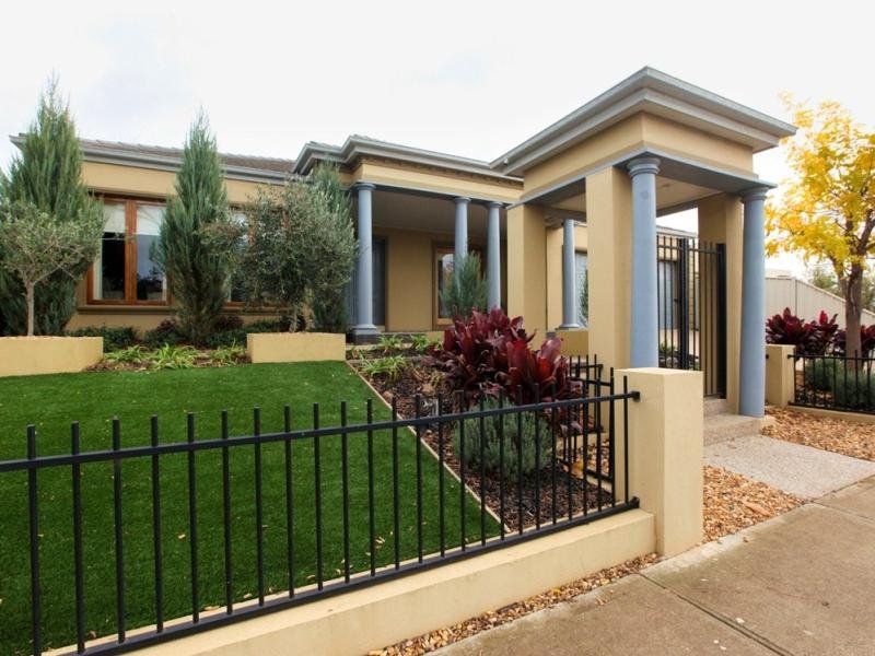 12 Lennon Boulevard, Point Cook, VIC 3030