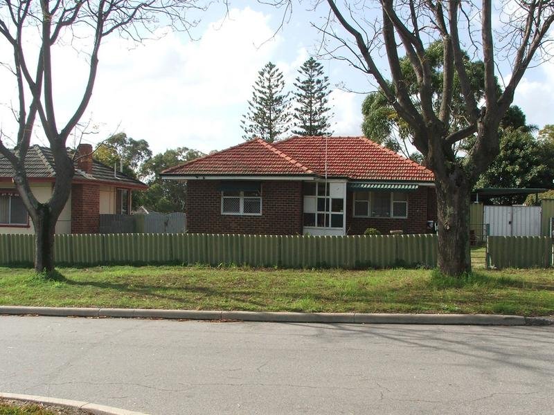 17 Crabtree Way, Medina, WA 6167