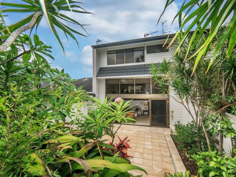 2/7 Campbell Street, Bundall, Qld 4217 Property Details