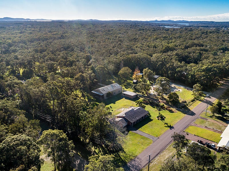 1 Recluse Place, Salt Ash, NSW 2318