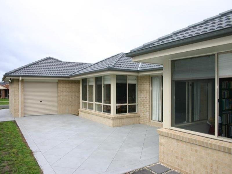 64 Faversham Avenue, Lake Gardens, VIC 3355