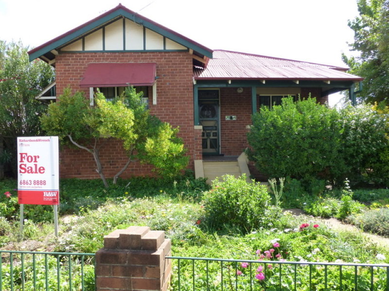 52 Orange Street, Parkes, NSW 2870