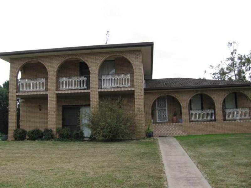 2 Cummins Avenue, Moree, NSW 2400