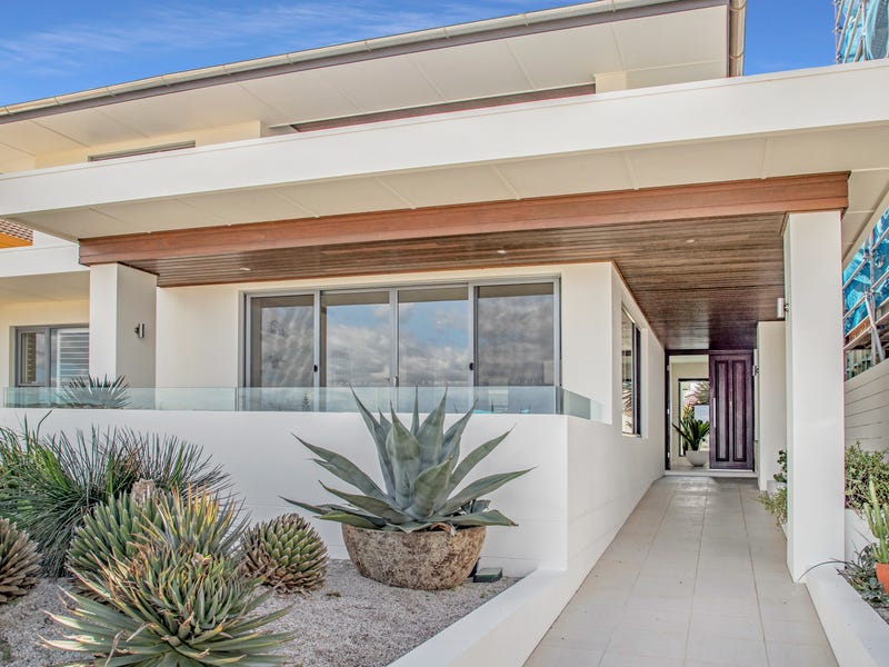 16 Bar Beach Avenue, Bar Beach, NSW 2300