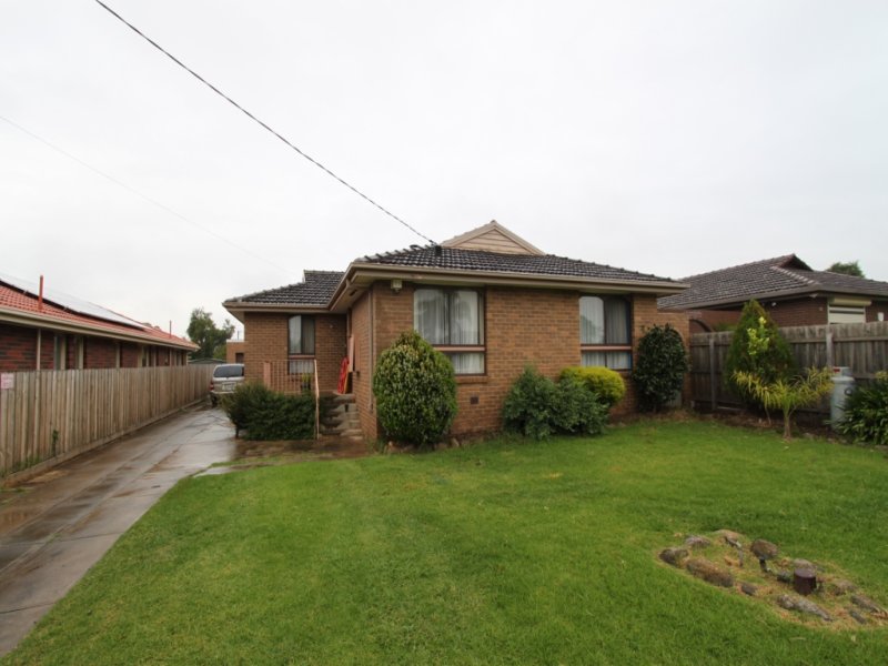 33 Westcott Parade, Rockbank, Vic 3335 Property Details