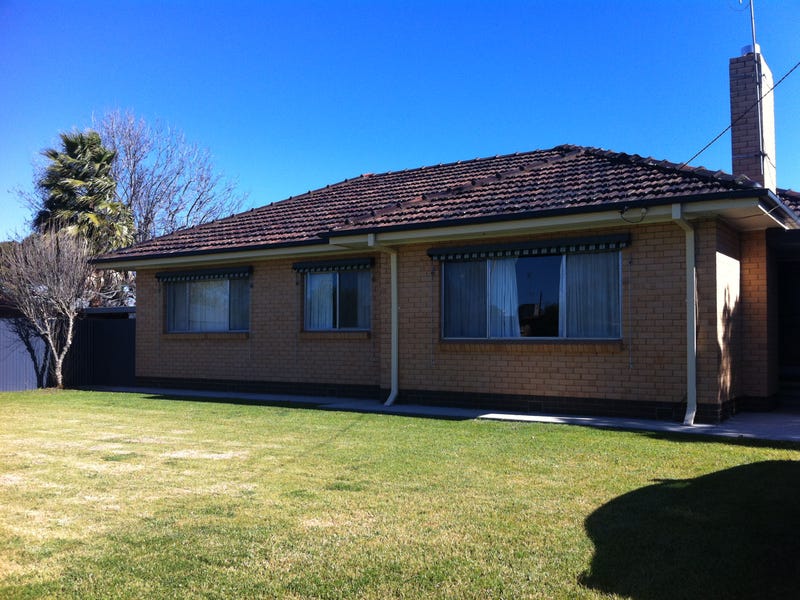 50 Hampden Street, Finley, NSW 2713