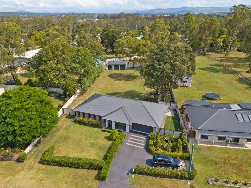 911 Tullamore Way, Gleneagle, Qld 4285 Property Details