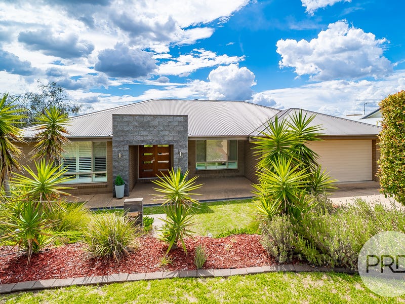 6 Osterley Street, Bourkelands, NSW 2650