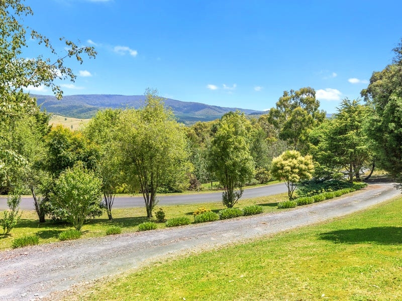 12 Gwinganna Place, Buxton, Vic 3711 House for Sale