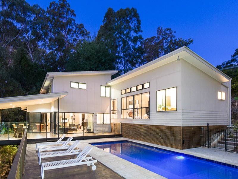 8 Hillcrest Place, Kenmore Hills, QLD 4069