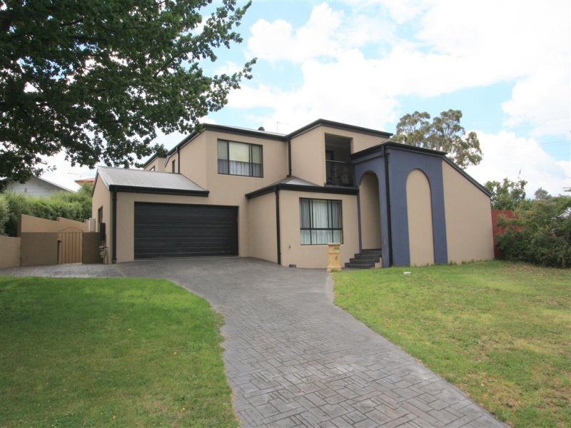 2/11 Massie Street, Cooma, NSW 2630