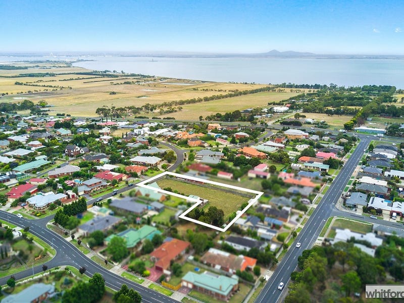 43 Balmoral Gardens, Leopold, VIC 3224