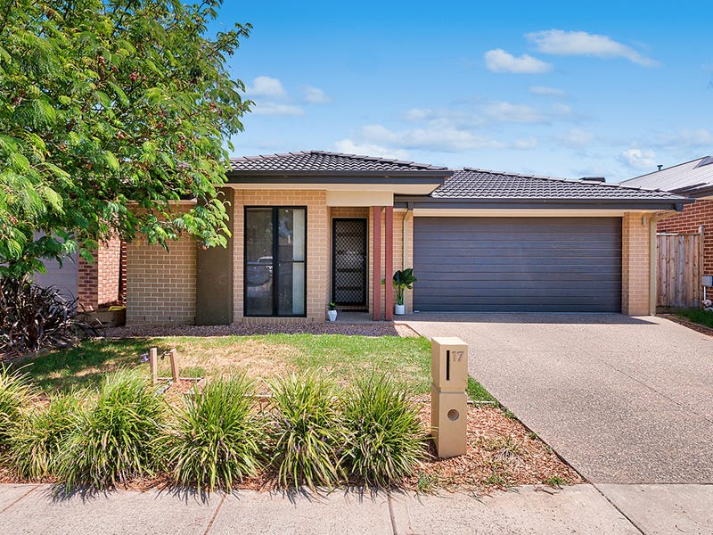 17 Mitta Mitta Street, Clyde North, VIC 3978