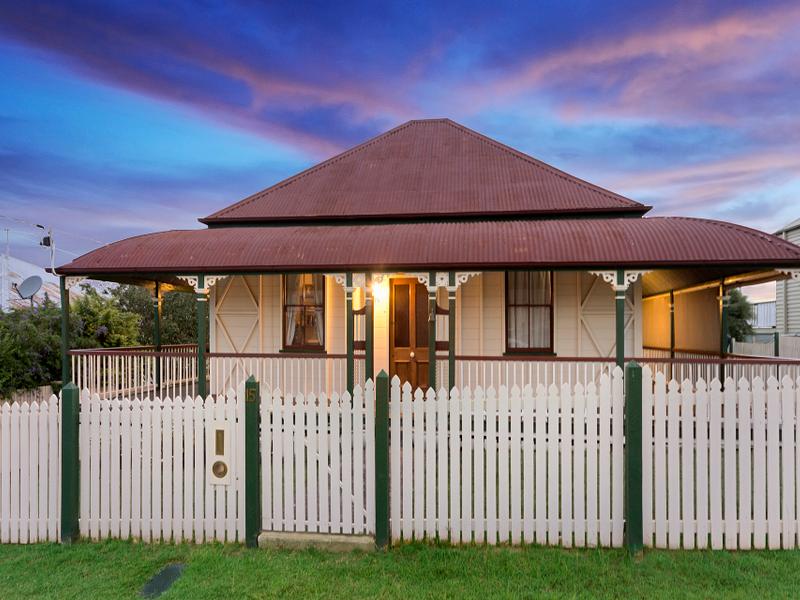 15 Hill Street, North Ipswich, QLD 4305