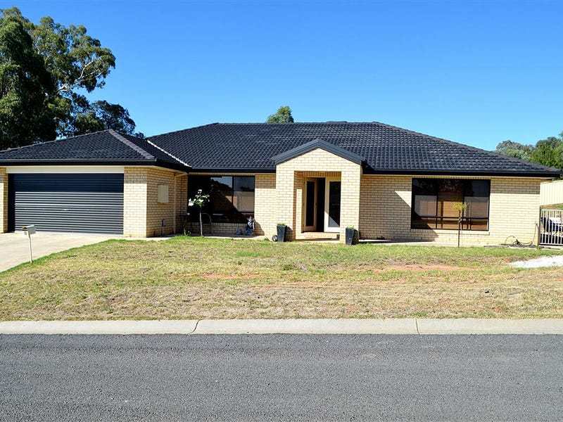 10 Green Street, Tumut, NSW 2720