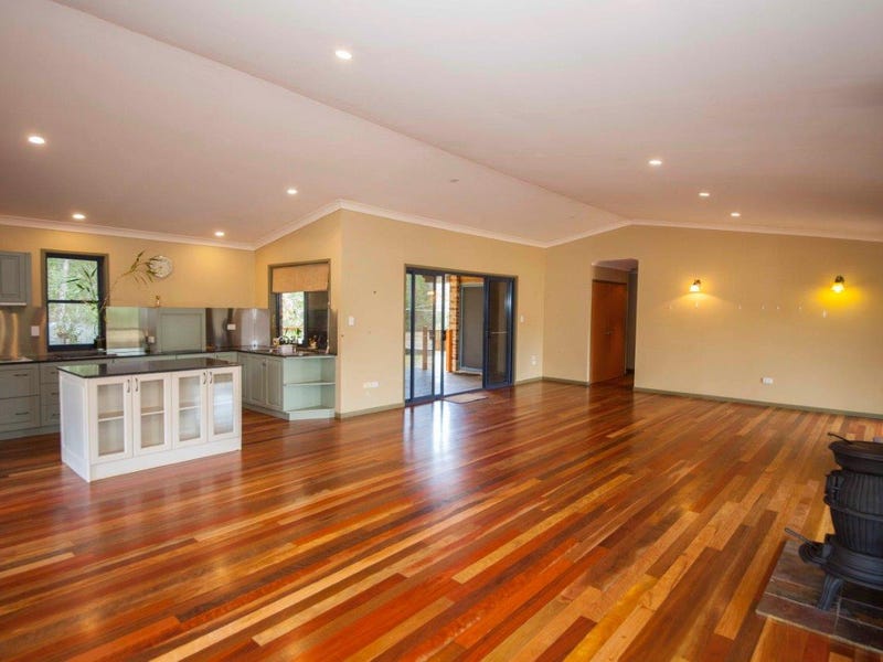 17 Albion Road, Island Plantation, QLD 4650