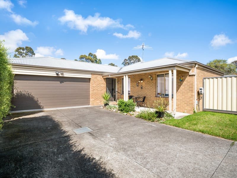 1/8A Moore Street, Bannockburn, Vic 3331 Townhouse for Sale