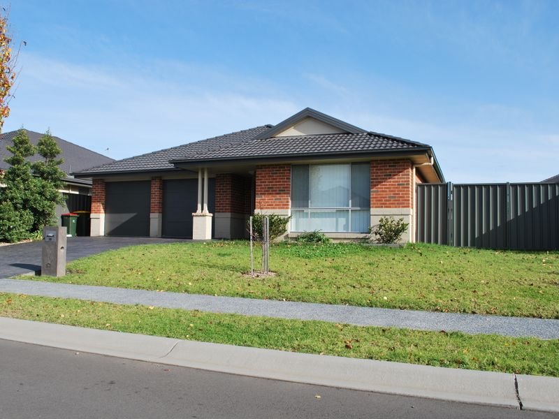 28 Athanlin Avenue, Haywards Bay, NSW 2530