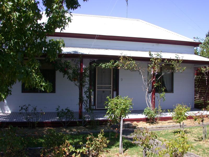 9 Peachey Street, Casterton, VIC 3311