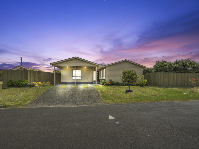17 Centre Road, Seaspray, VIC 3851