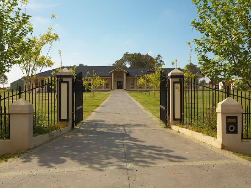 21 Kelvin Park Drive, Bringelly, NSW 2556