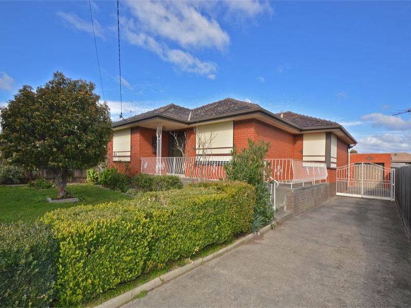 15 Burton Street Lalor VIC 3075 realestate .au